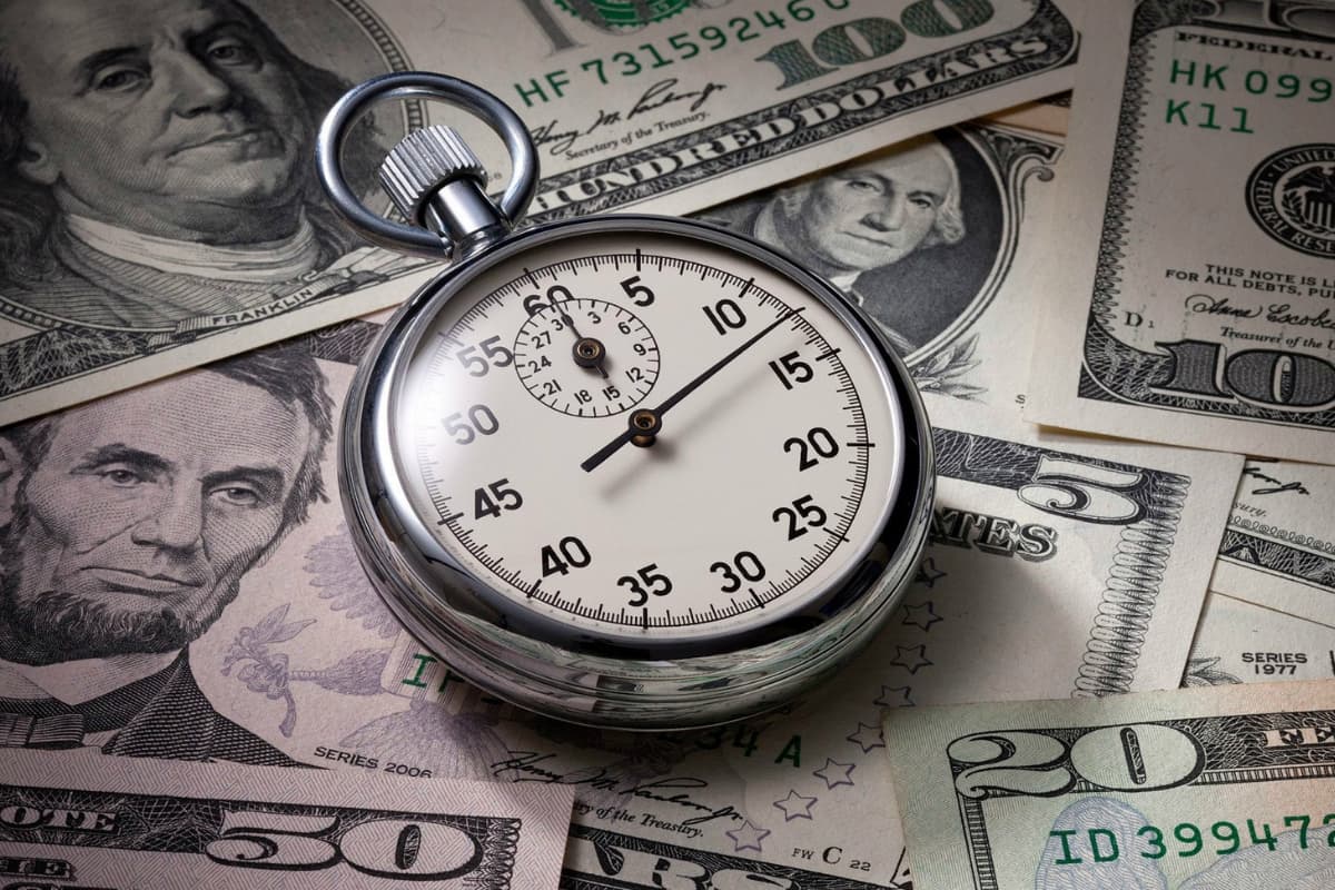 Stock signals help save not only time and money spent on the analysis but also the money that is at risk of losses
