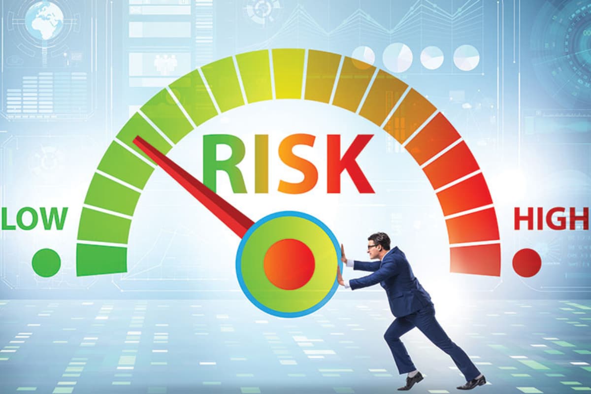 Control risks in low-liquidity markets