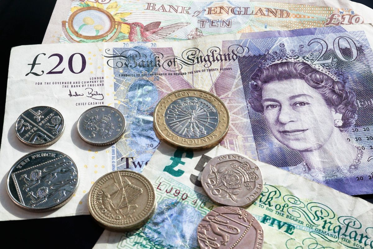 The collapse of the Pound sterling in 1992